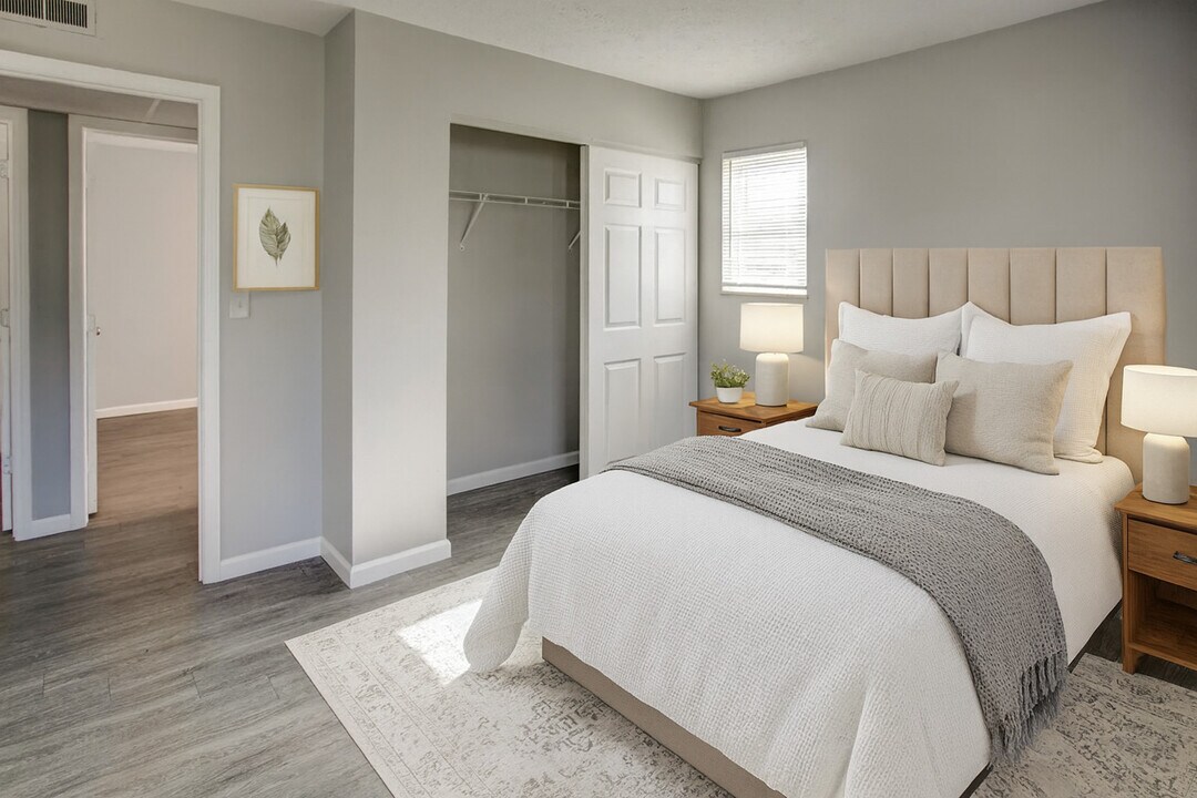 Professional Park Townhomes & Apartments in Marion, OH - Building Photo