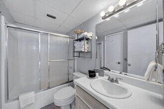 9850 S Thomas Dr in Panama City Beach, FL - Building Photo - Building Photo