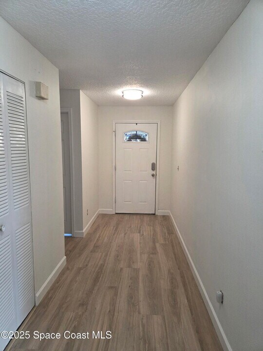 1657 Bruman Terrace in Melbourne, FL - Foto de edificio