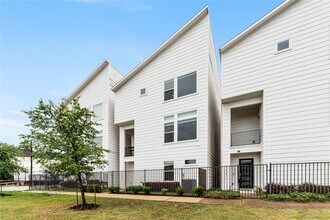1033 Roberts St in Houston, TX - Building Photo - Building Photo