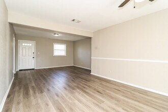 516 Elizabeth Ln in Mansfield, TX - Foto de edificio - Building Photo