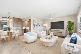 4067 Yarmouth E in Boca Raton, FL - Building Photo