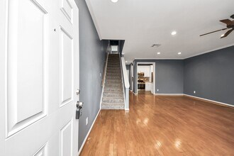 2874 Holly Hall St in Houston, TX - Building Photo - Building Photo