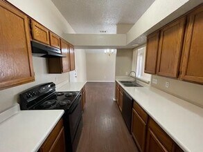 10228 Ridge Oak St in Dallas, TX - Building Photo - Building Photo