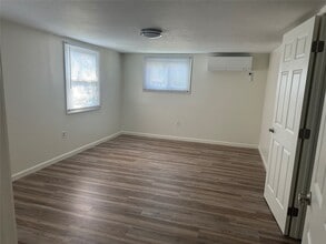 1034 Western Ln in Erie, PA - Building Photo - Building Photo