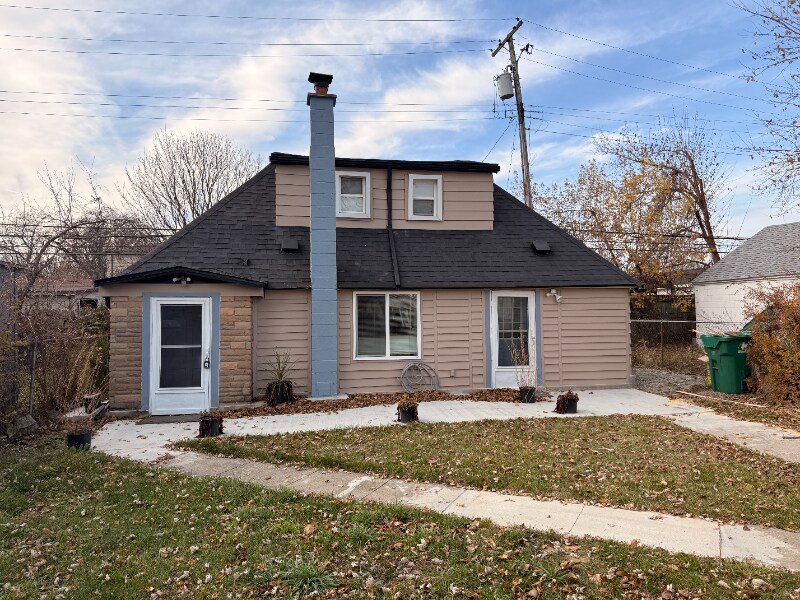 24591 Valley Ave in Eastpointe, MI - Building Photo