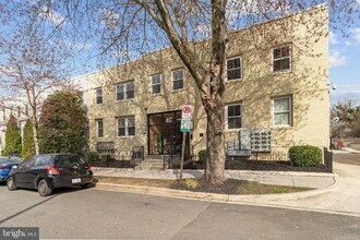 417 18th St NE in Washington, DC - Building Photo - Building Photo