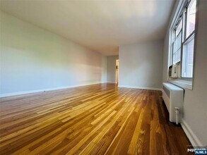 2330 Linwood Ave, Unit 5C in Fort Lee, NJ - Building Photo - Building Photo