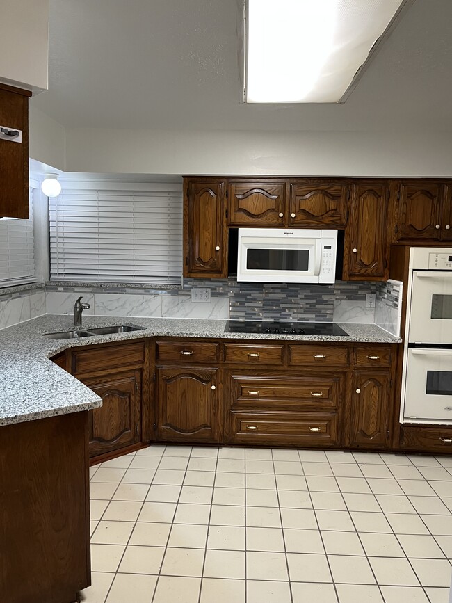 property at 2304 Canyon Valley Trl