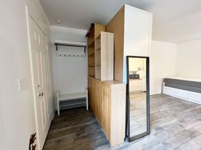 7158 1/2 Apperson St in Los Angeles, CA - Building Photo - Building Photo
