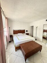 905 Brickell Bay Dr in Miami, FL - Building Photo - Building Photo