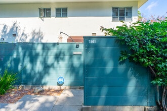 5161 Village Grn in Los Angeles, CA - Building Photo - Building Photo
