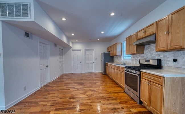 131 Sylvan Ave in Newark, NJ - Building Photo - Building Photo