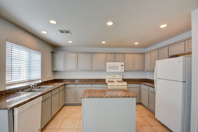 328 Mali Heights Ct in Henderson, NV - Building Photo - Building Photo