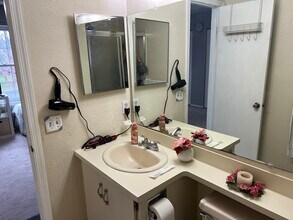 391 Danbury Ln in East Brunswick, NJ - Building Photo - Building Photo