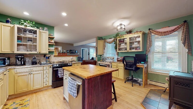 672 Lisbon St in Lisbon, ME - Building Photo