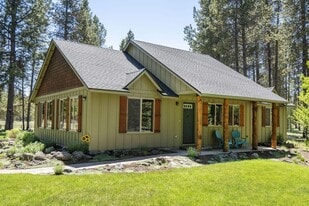 17885 Guelfi Rd in Bend, OR - Building Photo