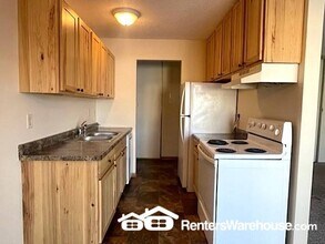 1002 Westbrooke Way in Hopkins, MN - Building Photo - Building Photo