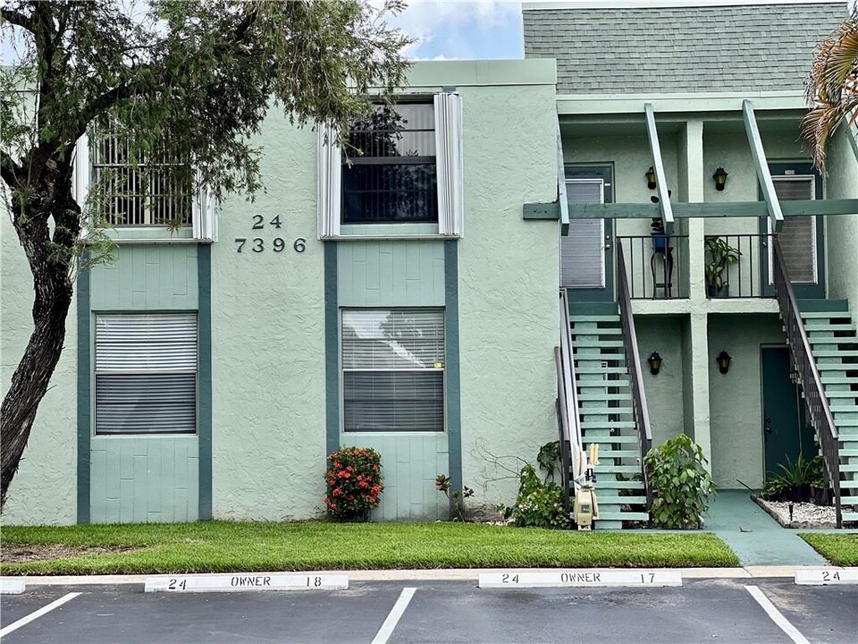 7396 NW 18th St, Unit 205 in Margate, FL - Building Photo