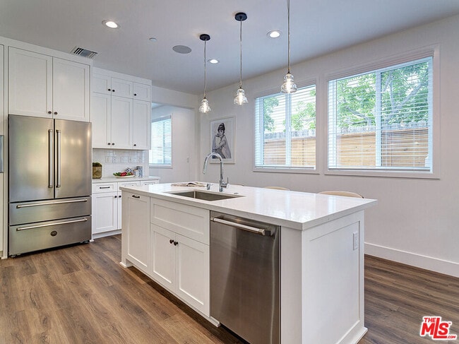 property at 1278 Meadowbrook Ave