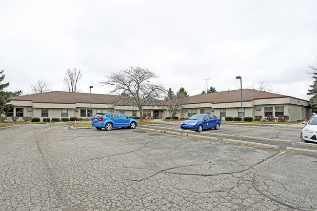 Westmoor Apartments in Lapeer, MI - Building Photo - Building Photo