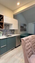 446 6th St W in North Vancouver, BC - Building Photo - Building Photo