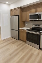 1236 Plum Bnd SW in Edmonton, AB - Building Photo - Building Photo