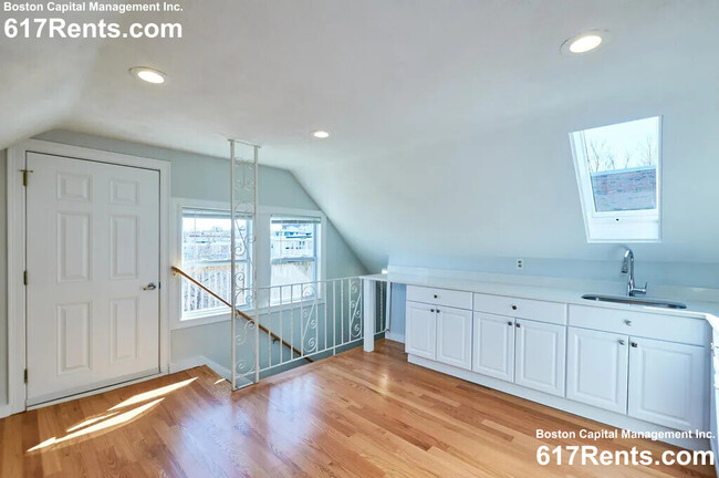 25 Moreland St, Unit 3 in Somerville, MA - Foto de edificio - Building Photo