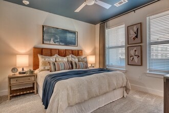 Alta Westover Hills in San Antonio, TX - Foto de edificio - Building Photo