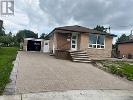 6 Lamella Rd in Toronto, ON - Building Photo