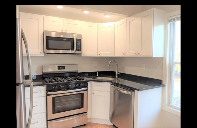 44 Cogswell Ave, Unit 2 in Cambridge, MA - Foto de edificio - Building Photo