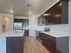 6138 Theodore St in North Las Vegas, NV - Foto de edificio - Building Photo