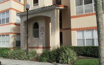 3330 Pinewalk Dr N, Unit 1618 in Margate, FL - Foto de edificio - Building Photo