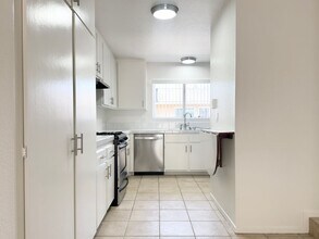 4213 La Casita Way in Oceanside, CA - Building Photo - Building Photo