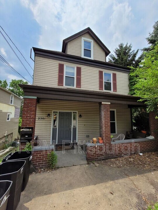 2301 Mt Troy Rd in Pittsburgh, PA - Building Photo