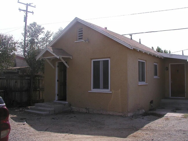 450 W Main St