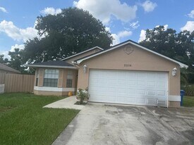 2216 Ridgemore Dr in Valrico, FL - Building Photo