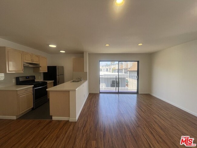 property at 1531 N Detroit St