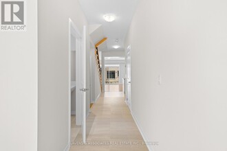 16 Crossmore Cres in Cambridge, ON - Building Photo - Building Photo