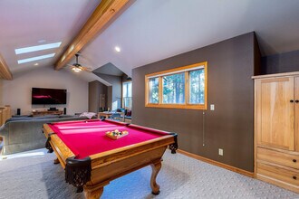 17028 Cooper Dr in Bend, OR - Building Photo - Building Photo