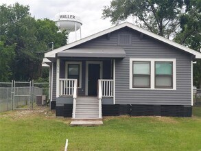 2906 Sledge St in Waller, TX - Building Photo - Building Photo