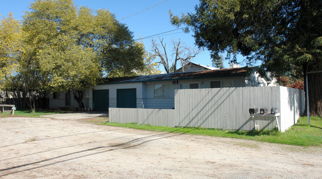 633 Hearn Ave in Santa Rosa, CA - Building Photo - Building Photo