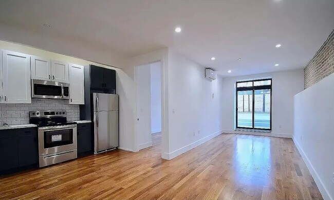 309 Weirfield St, Unit 1 in Brooklyn, NY - Building Photo - Building Photo