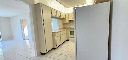 825 Sky Pine Way, Unit G1 in Greenacres, FL - Building Photo - Building Photo