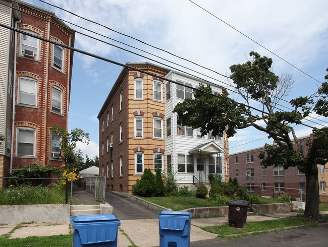 23 Lyman St in New Britain, CT - Building Photo - Building Photo