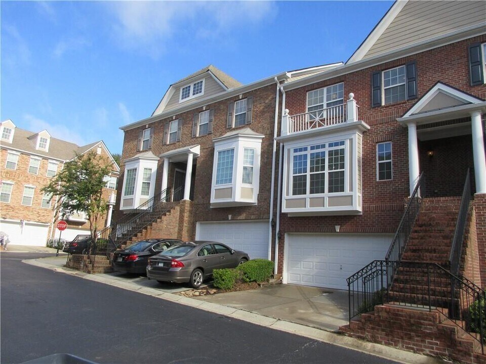 6074 Kentons Ln in Duluth, GA - Building Photo