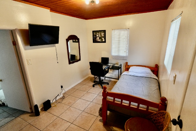 1866 El Sereno Ave in Pasadena, CA - Building Photo - Building Photo