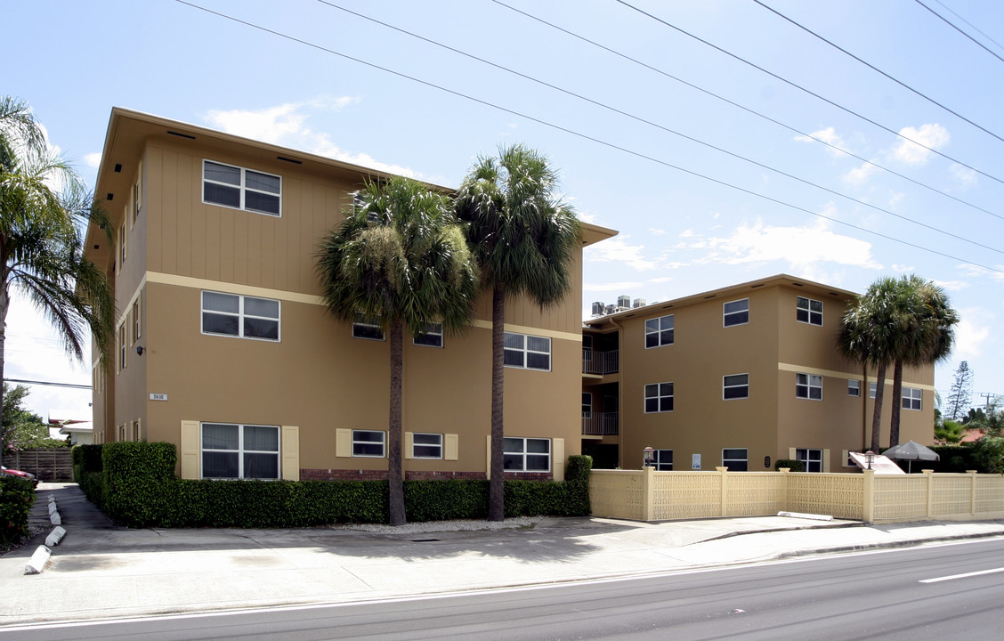 Highland Towers in Fort Lauderdale, FL - Building Photo