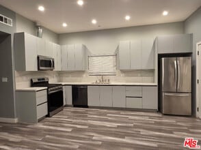 1418 Hewitt St in San Fernando, CA - Building Photo - Building Photo