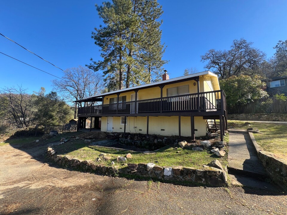 2751 Debbie Ln in Placerville, CA - Building Photo